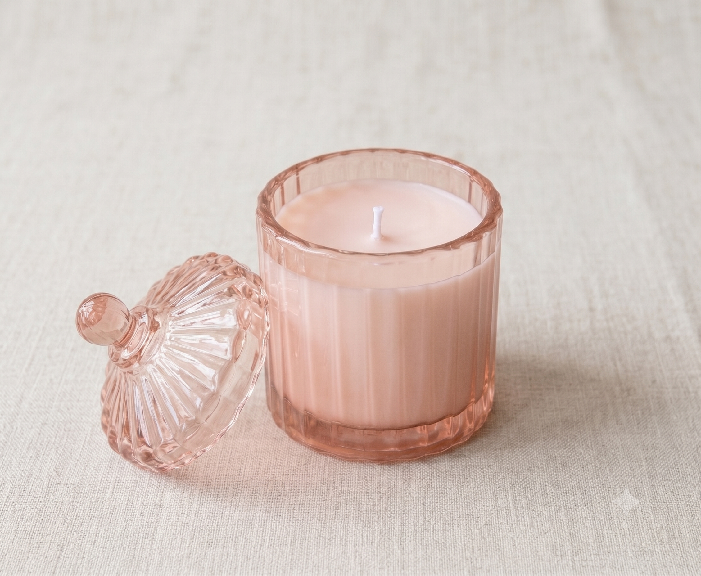 VELA AROMATICA DE CRISTAL ESTRIADO - FLOR DE LOTO 150 G.